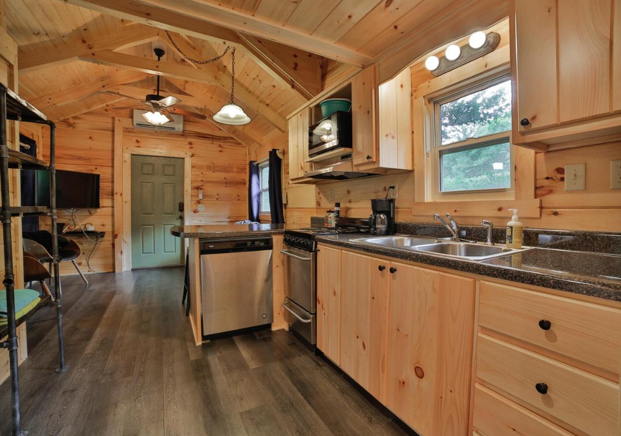 Thomas Cabin Forest Tiny Cabin With Hot Tub Chattanooga Buitenkant foto