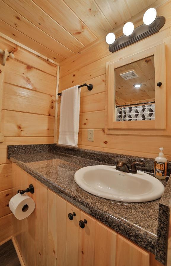 Thomas Cabin Forest Tiny Cabin With Hot Tub Chattanooga Buitenkant foto